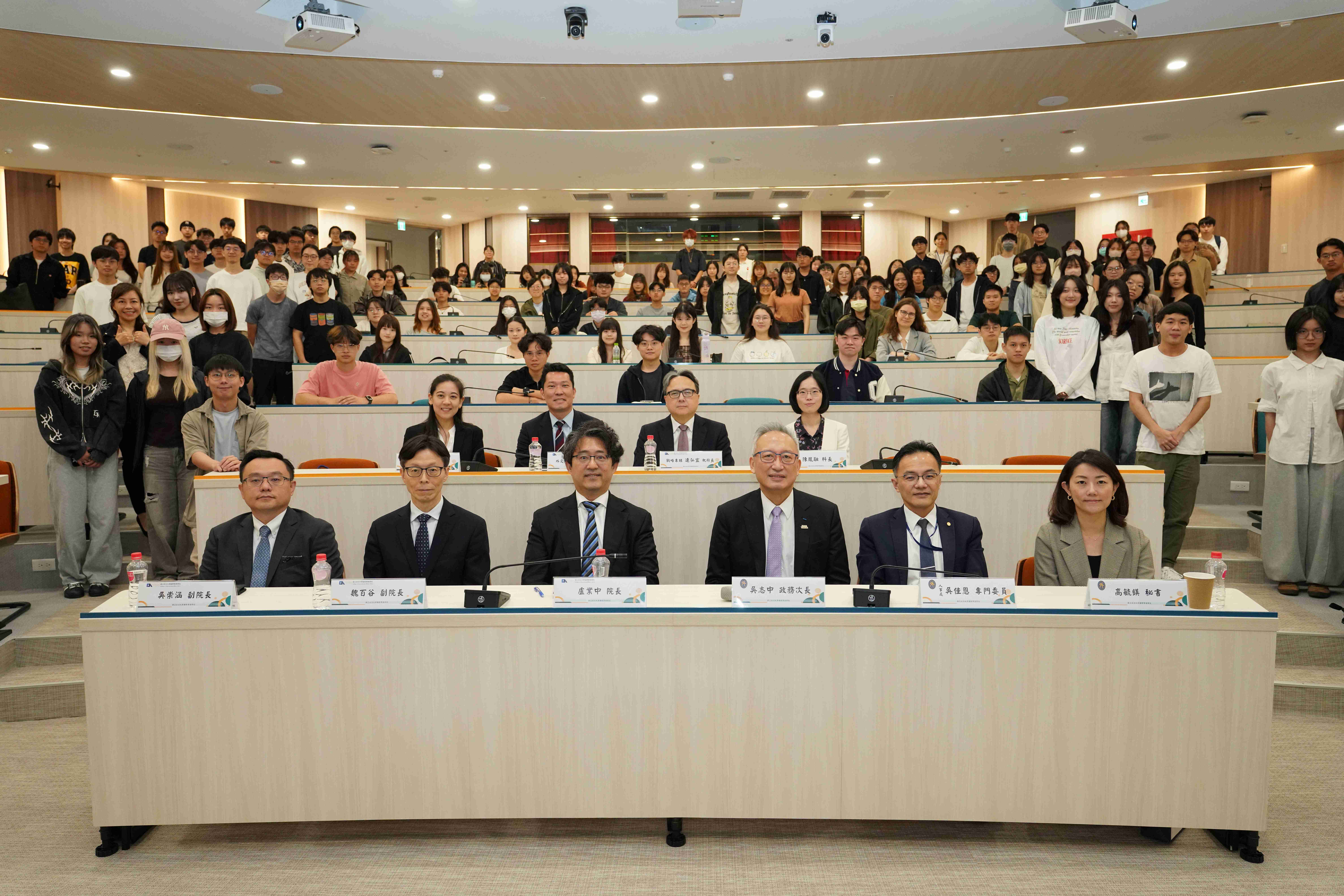 115/03/31 外交部吳志中政務次長演講